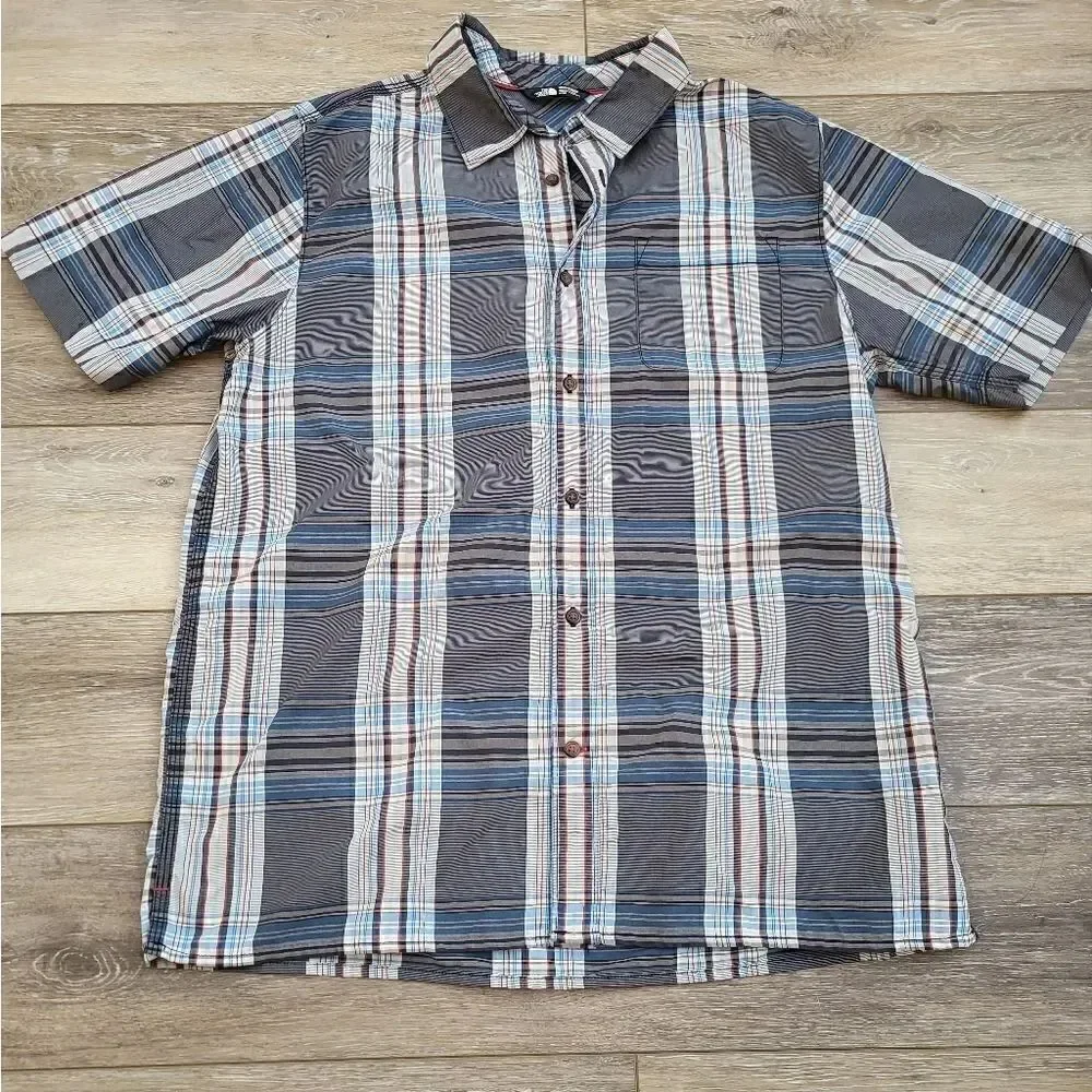 The North Face Plaid Short Sleeve Button Front Shirt Men's med